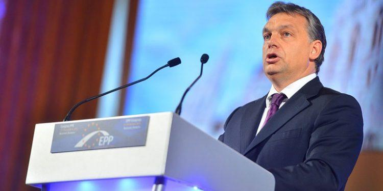 «Να αφήσουν τα παιδιά ήσυχα» ζητάει από τους ομοφυλόφιλους ο Ορμπάν