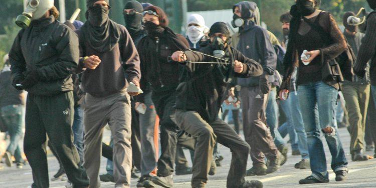 Κράτος, παρακράτος και οι διανομές της εξουσίας