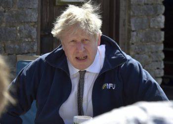 Μπόρις Τζόνσον για lockdown: «Αφήστε τα πτώματα να στοιβάζονται κατά χιλιάδες»