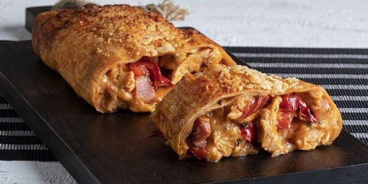 Γεμιστό ρολό τορτίγιας από τον Άκη Πετρετζίκη