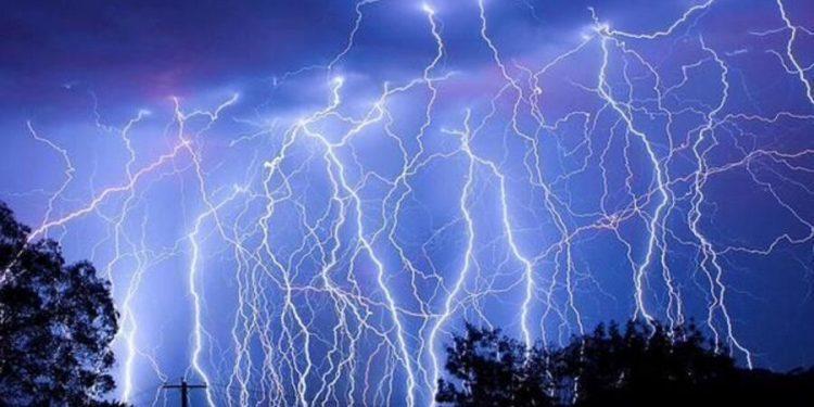 Σοκ: Αγόρι εννέα ετών «χτυπήθηκε» από κεραυνό και πέθανε ενώ έπαιζε ποδόσφαιρο