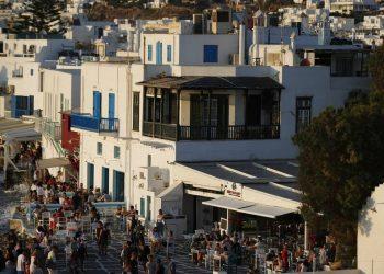 Ποια 15 ελληνικά νησιά προτείνει η Daily Telegraph για διακοπές;