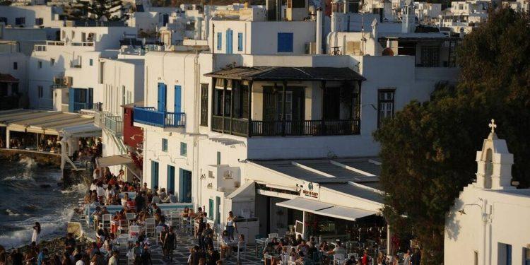 Ποια 15 ελληνικά νησιά προτείνει η Daily Telegraph για διακοπές;