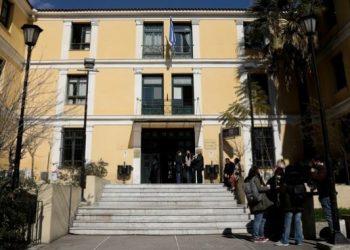 Ελεύθερος με εγγύηση ύψους 5.000 ευρώ, ο δάσκαλος που έστελνε σε μαθήτριες σεξουαλικά μηνύματα