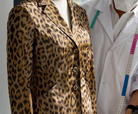 Πως η μούσα του Κριστιάν Ντιόρ έγινε η αφορμή για να δημιουργηθεί το σακάκι των ονείρων μας