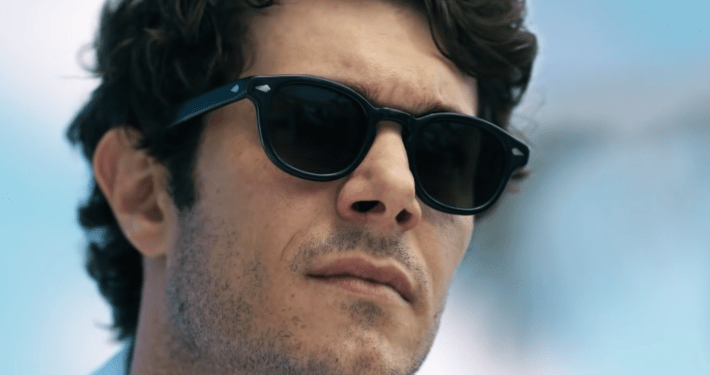 Ξεκίνα την οπωσδήποτε: Η σειρά του Netflix που τρεντάρει στην Ελλάδα σε φτιάχνει άσχημα (vid)