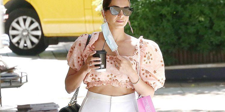 Η καλοκαιρινή εμφάνιση της Σταματίνας Τσιμτσιλή στο Κολωνάκι που θέλουμε να αντιγράψουμε ASAP!