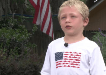 ΗΠΑ: Επτάχρονος κολυμπά μία ώρα για να σώσει τον πατέρα και την αδερφή του