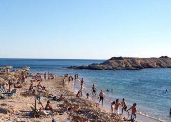 Αγία Μαρίνα: Της επιτέθηκαν, της έσκισαν την μπλούζα και την βιντεοσκοπούσαν