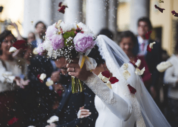 Χαλάρωση μέτρων: Πότε θα αυξηθούν σε 200 οι καλεσμένοι στις δεξιώσεις γάμων – Όλες οι πληροφορίες