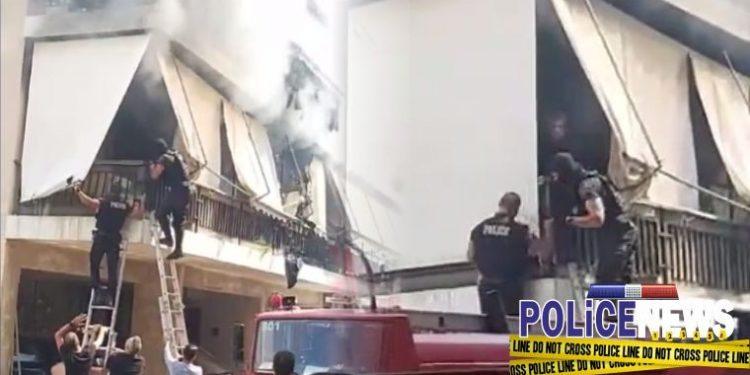 Πετρούπολη: Βίντεο αστυνομικών που “βούτηξαν”στην πυρκαγιά για να σώσουν εγκωβισμένη.