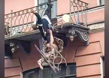 Ζευγάρι έπεσε από το μπαλκόνι ενώ καυγάδιζε