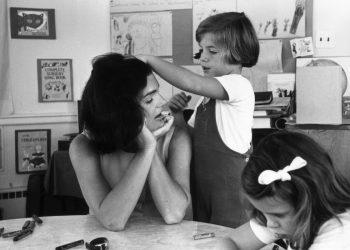 Jackie Kennedy: Ο αλκοολικός πατέρας, οι αποβολές και το φλερτ της αδερφής της με τον Ωνάση