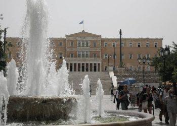 «Καμίνι» η χώρα – Κλείνουν σχολεία λόγω καύσωνα