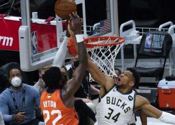 Ο Γιάννης έκοψε το Φίνιξ στα δυο