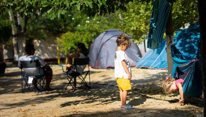 Κορονοϊός: Συναγερμός σε δύο κατασκηνώσεις σε Χαλκιδική και Χανιά