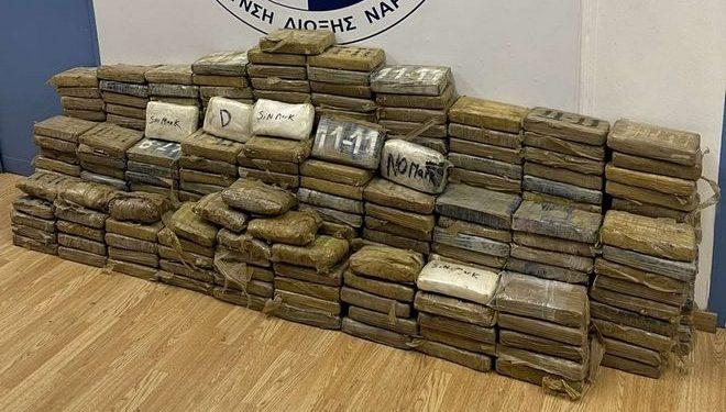 Πειραιάς: 351 κιλά κοκαΐνης βρέθηκαν σε κοντέινερ στο λιμάνι