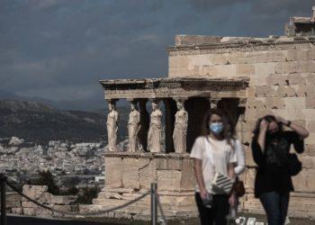 Κοροναϊός: Κορύφωση κρουσμάτων μέχρι 15 Αυγούστου – Έκκληση των ειδικών για εμβολιασμό πριν τις διακοπές