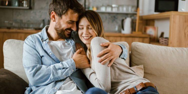 Γιατί κάποια ζευγάρια μιλάνε μεταξύ τους σαν μωρά;