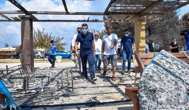 Τα… «έψαλλαν» και στον Τσίπρα στο Λάλα Ηλείας – «Τι ήλθες; έσβησαν οι φωτιές.. Θα μας δείξεις τι έκανες στο Μάτι;»