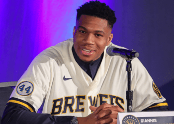 Αντετοκούνμπο – «Το Μιλγουόκι με έκανε αυτό που είμαι, και εγώ με τη σειρά μου ήθελα να επενδύσω στην πόλη»