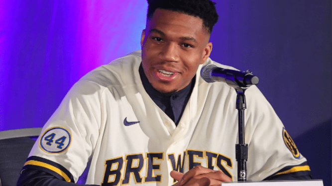 Αντετοκούνμπο – «Το Μιλγουόκι με έκανε αυτό που είμαι, και εγώ με τη σειρά μου ήθελα να επενδύσω στην πόλη»