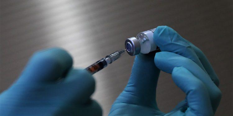 Εμβολιασμός: Τα γιατί της τρίτης δόσης – Πέντε ερωτήσεις και απαντήσεις