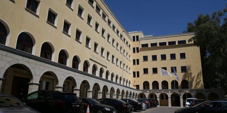 Εμβόλια – Ιερά Σύνοδος: «Δεν περιέχουν μικροτσίπ και εμβρυικά κύτταρα, δεν αλλάζουν την προσωπικότητα»