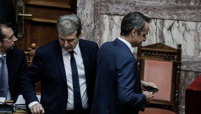 Ανασχηματισμός: Ποιοι υπουργοί κάθονται σε αναμμένα κάρβουνα