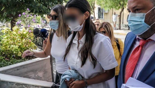 Προφυλακιστέο το μοντέλο που κατηγορείται για διακίνηση ναρκωτικών – Ξέσπασε η μητέρα της