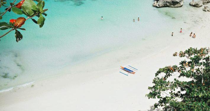 20 κάτοικοι, απόλυτη γαλήνη: Στο νησί με τις πιο απρόσιτες, μα εκθαμβωτικές, παραλίες κάνεις την καλύτερη μονοήμερη της ζωής σου