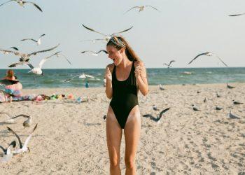 Κάηκες από τον ήλιο; 8 πολύτιμα tips για να ανακουφίσεις την επιδερμίδα σου