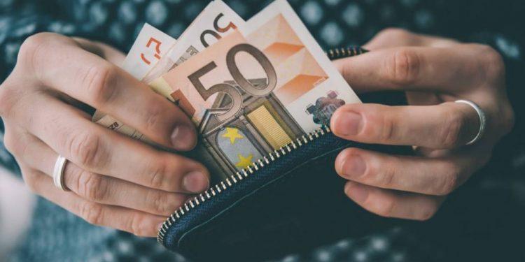 Πάνω από 900 δισ. δολάρια η περιουσία των ελληνικών νοικοκυριών