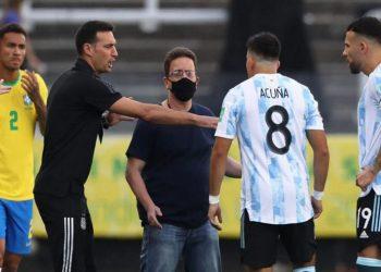 Με όπλο στο γήπεδο ο αστυνομικός που διέκοψε το Αργεντινή-Βραζιλία