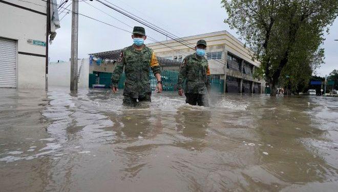 Πλημμύρες στο Μεξικό: Αναπτύχθηκε ο στρατός για να βοηθήσει τους πληγέντες