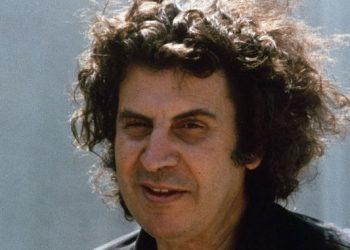 Νίκος Κουρής: Απαγορεύεται να χρησιμοποιεί το επίθετο “Θεοδωράκης”