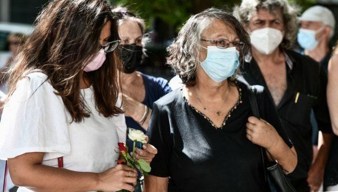 Μίκης Θεοδωράκης: Οι Έλληνες αποχαιρετούν τον μεγάλο συνθέτη – Λαϊκό προσκύνημα στη Μητρόπολη Αθηνών