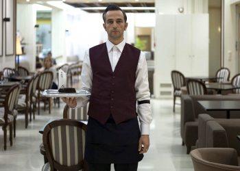 Πέντε φαγητά που ένας σερβιτόρος δεν παραγγέλνει ποτέ – Θέλετε να ξέρετε γιατί;