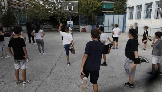 Σχολεία: Ανοίγουν με μάσκες παντού και περισσότερα τεστ