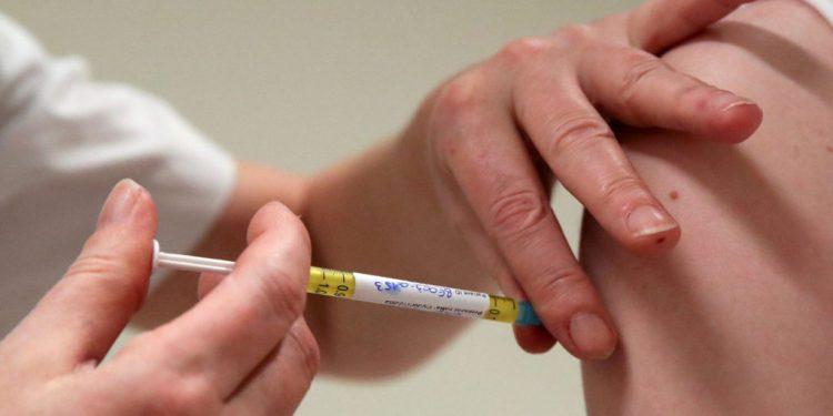 Εμβόλιο – Υπό αμφισβήτηση η αναμνηστική δόση της Johnson & Johnson