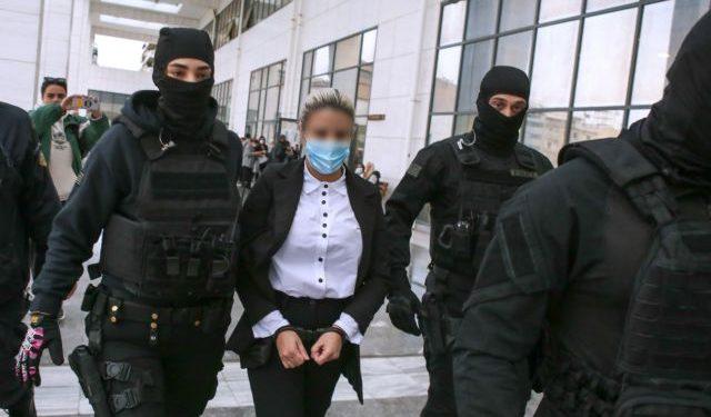 Επίθεση με βιτριόλι – «Δεν είμαι δολοφόνος» – «Από ένα ντοκιμαντέρ στην τηλεόραση μου ήρθε η ιδέα» – Ολη η απολογία της Εφης