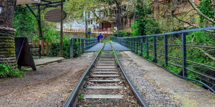 Πελοπόννησος: Το χωριό μέσα σε ένα φαράγγι που μαγεύει