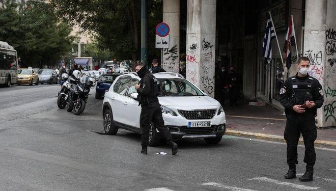 Πυροβολισμοί στο κέντρο της Αθήνας: Αυτοκίνητο εμβόλισε μοτοσικλέτα της ΔΙΑΣ