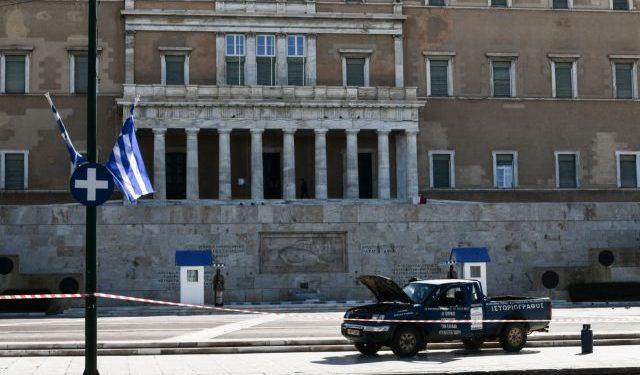 Συναγερμός στη Βουλή – Αγροτικό έφτασε μέχρι το μνημείο του Αγνώστου Στρατιώτη