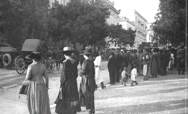 Πλατάνια στην Πανεπιστημίου και βόλτα Σύνταγμα-Ομόνοια 120 χρόνια πριν – Η διαδρομή της Αθήνας στο χρόνο