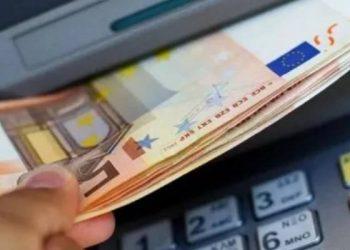 Ελάχιστο εγγυημένο εισόδημα: Διπλή ενίσχυση τα Χριστούγεννα για 200.000 ευάλωτα νοικοκυριά