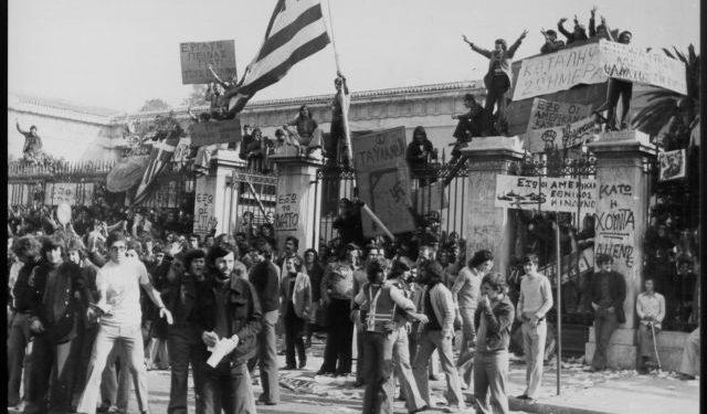 Πολυτεχνείο – Η 7η επέτειος που βάφτηκε με αίμα – Δύο νέοι πεθαίνουν από χτυπήματα των ΜΑΤ