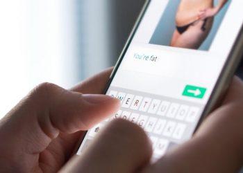 Βόλος – 26χρονη υποδύθηκε τον άνδρα και έστελνε γυμνές φωτογραφίες σε ανήλικη για να τη «ρίξει»