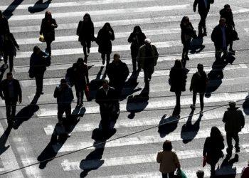 Η ακρίβεια φέρνει υποσχέσεις για νέα αύξηση του κατώτατου μισθού