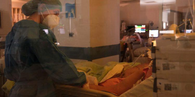 Κοροναϊός – 6.682 νέα κρούσματα και 87 θάνατοι – Στους 561 οι διασωληνωμένοι